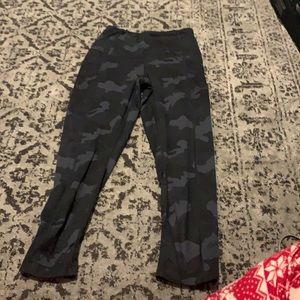 Capris leggings with pockets!!!! Perfect for yoga